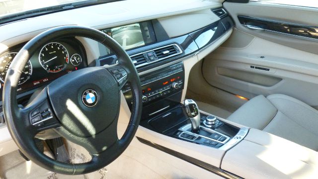 BMW 7 series 2011 photo 4