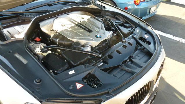 BMW 7 series 2011 photo 9