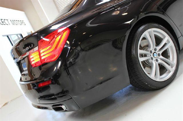 BMW 7 series 2011 photo 1