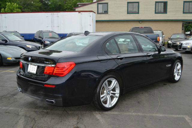 BMW 7 series 2011 photo 3