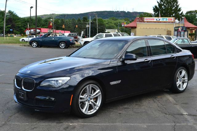 BMW 7 series 2011 photo 4