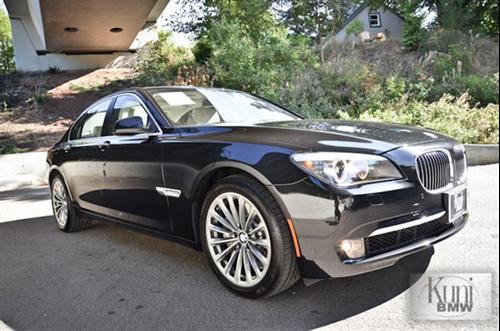 BMW 7 series 2011 photo 1