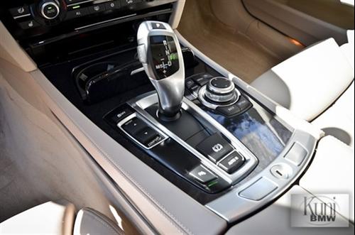 BMW 7 series 2011 photo 2