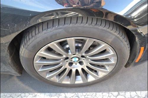 BMW 7 series 2011 photo 1