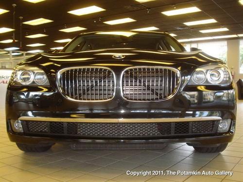 BMW 7 series 2011 photo 1