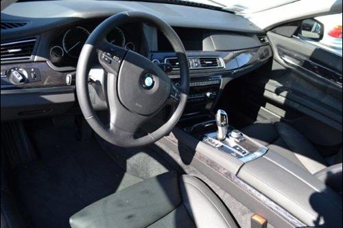 BMW 7 series 2011 photo 2