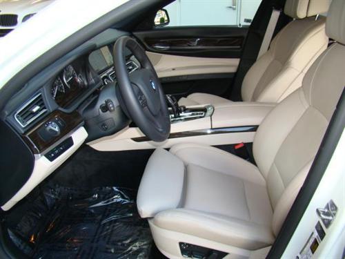 BMW 7 series 2011 photo 1
