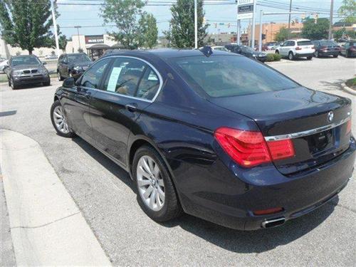 BMW 7 series 2011 photo 1
