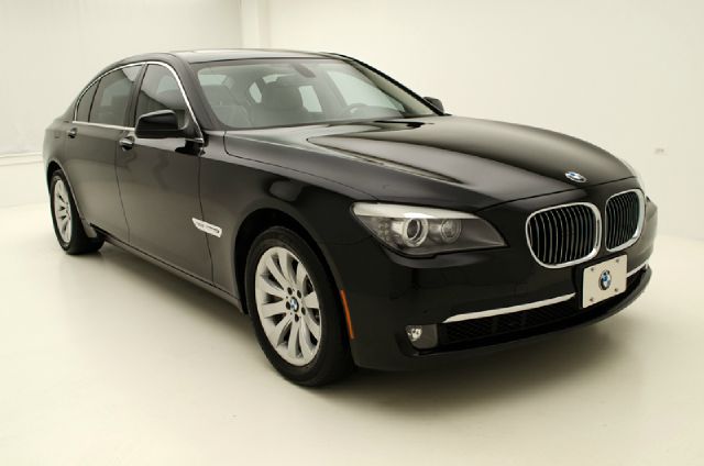 BMW 7 series 2011 photo 2