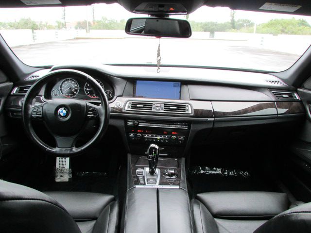 BMW 7 series 2011 photo 37