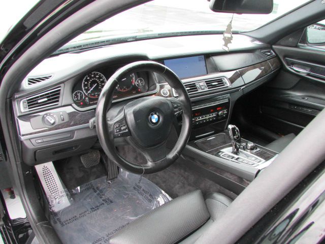 BMW 7 series 2011 photo 52