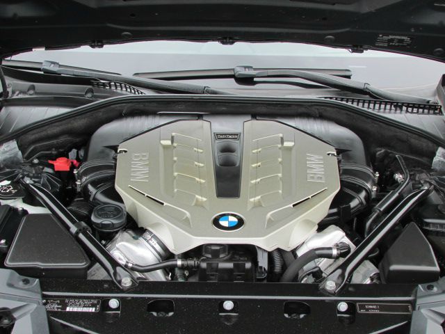 BMW 7 series 2011 photo 59