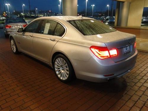 BMW 7 series 2011 photo 2