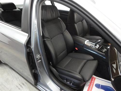 BMW 7 series 2011 photo 1