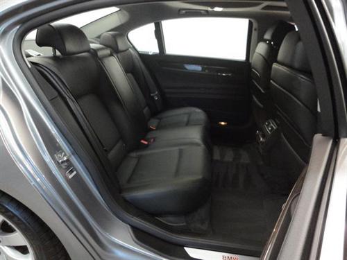 BMW 7 series 2011 photo 2