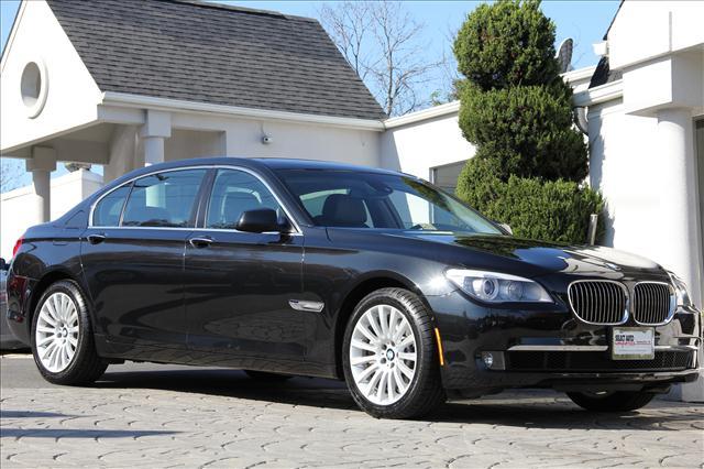 BMW 7 series 2011 photo 2