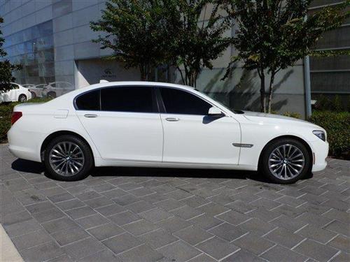BMW 7 series 2011 photo 1