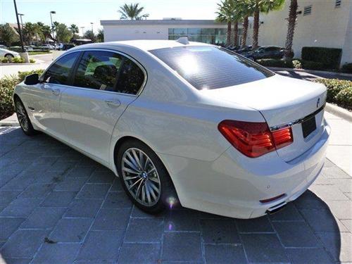 BMW 7 series 2011 photo 2
