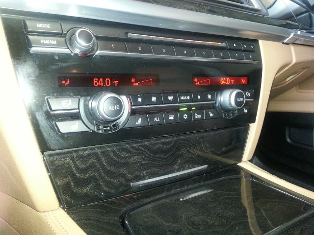 BMW 7 series 2012 photo 1