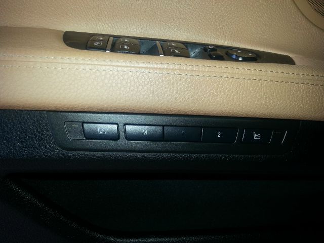 BMW 7 series 2012 photo 12