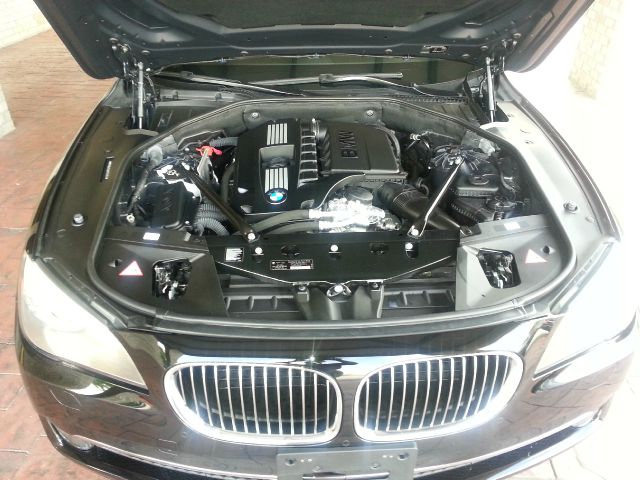 BMW 7 series 2012 photo 16