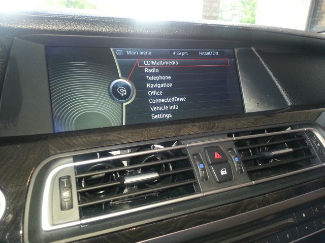 BMW 7 series 2012 photo 2