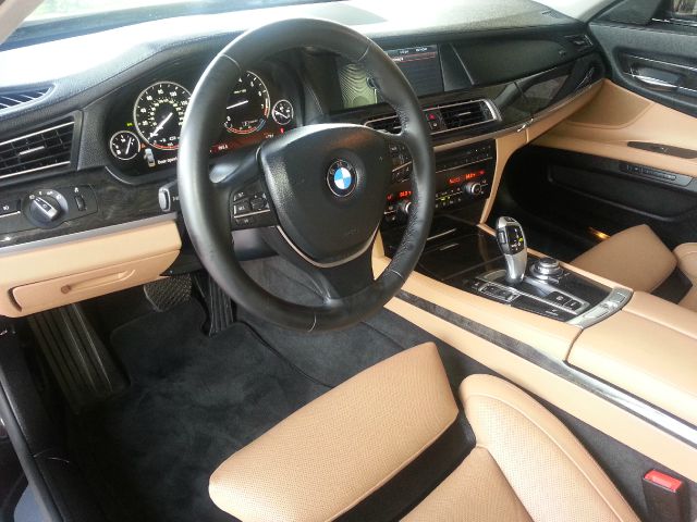 BMW 7 series 2012 photo 3