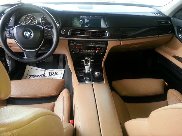 BMW 7 series 2012 photo 6