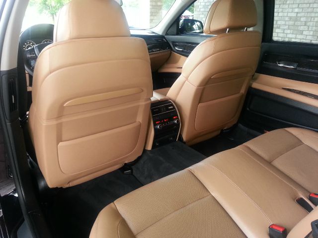 BMW 7 series 2012 photo 8