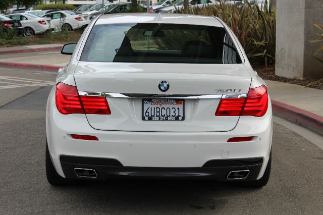 BMW 7 series 2012 photo 3