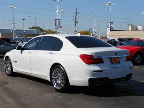 BMW 7 series 2012 photo 4