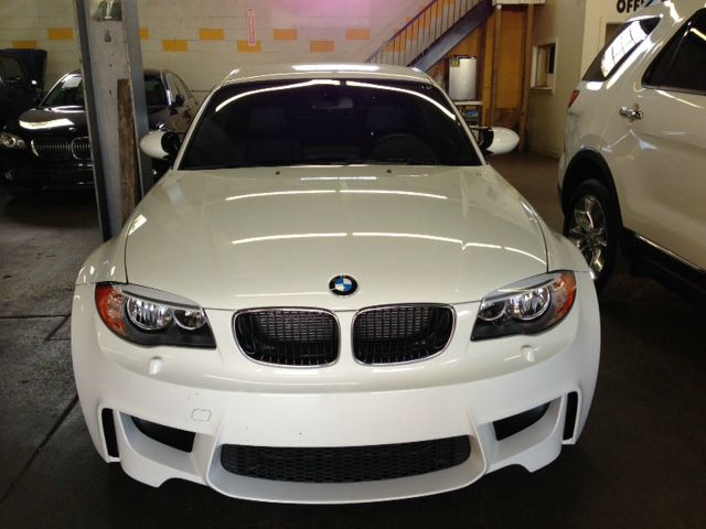 BMW M1 2011 photo 2