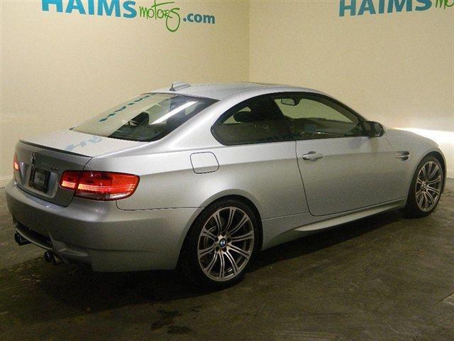 BMW M3 2010 photo 2