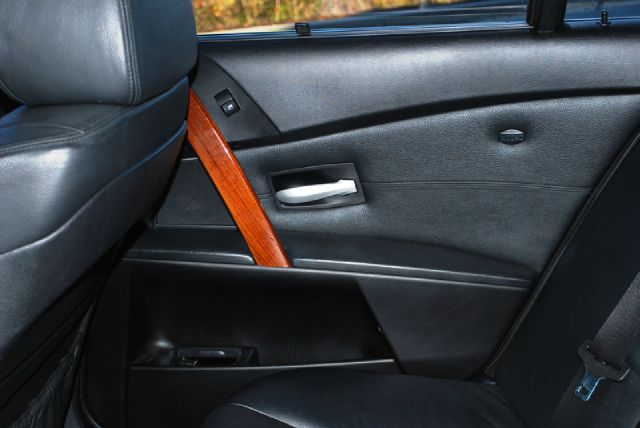 BMW M5 2006 photo 12