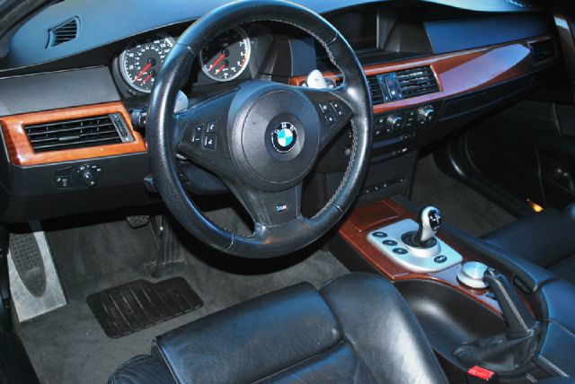 BMW M5 2006 photo 14