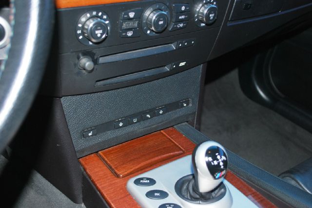 BMW M5 2006 photo 21