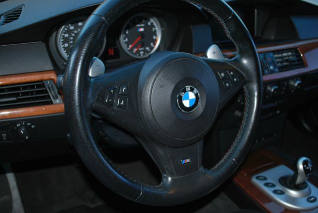 BMW M5 2006 photo 9