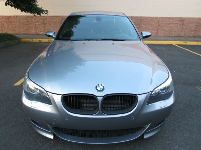 BMW M5 2006 photo 1