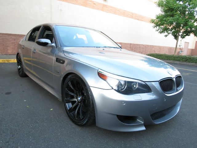 BMW M5 2006 photo 2