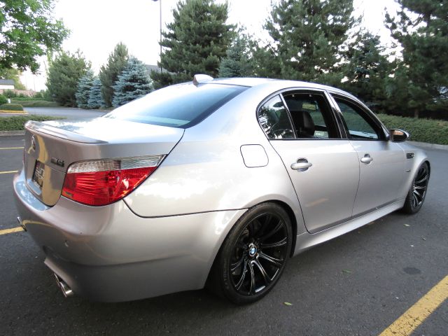 BMW M5 2006 photo 3