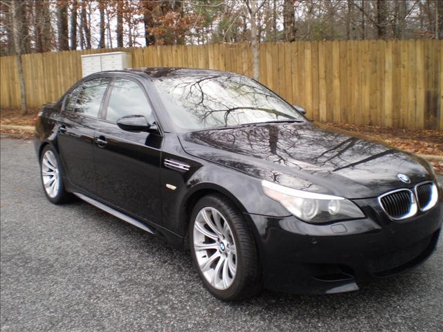 BMW M5 2006 photo 2