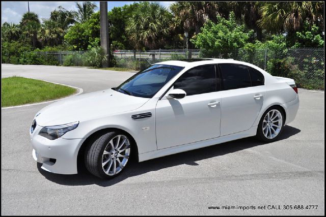 BMW M5 2006 photo 1