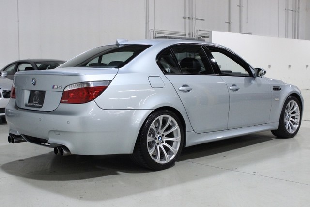 BMW M5 2006 photo 2