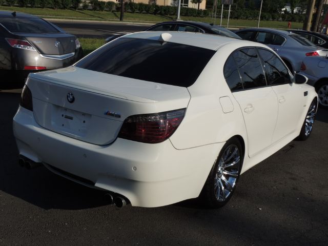 BMW M5 2008 photo 2
