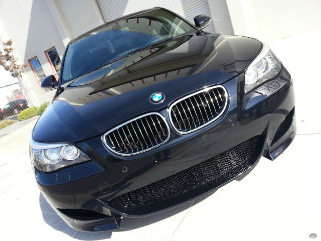 BMW M5 2009 photo 2
