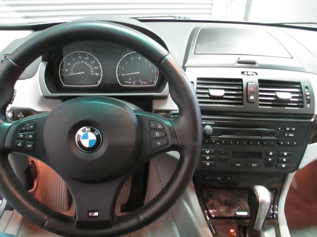 BMW X3 4 DOOR CAB SUV