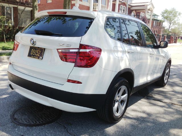 BMW X3 2011 photo 2