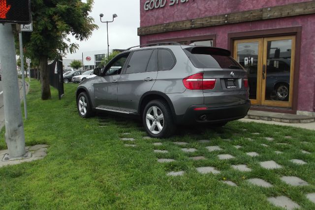 BMW X5 4 DOOR CAB SUV