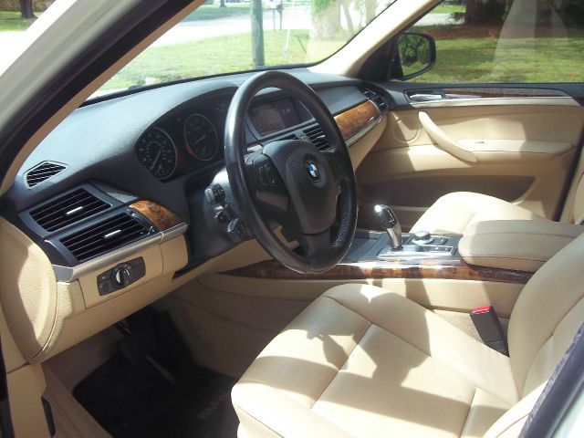 BMW X5 4 DOOR CAB SUV