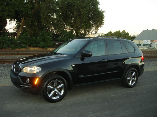 BMW X5 4 DOOR CAB SUV